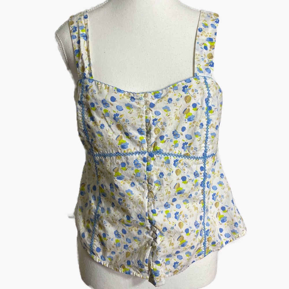 St John’s Bay Vintage Floral Camisole. Button Front. Embroidery detail. Size M